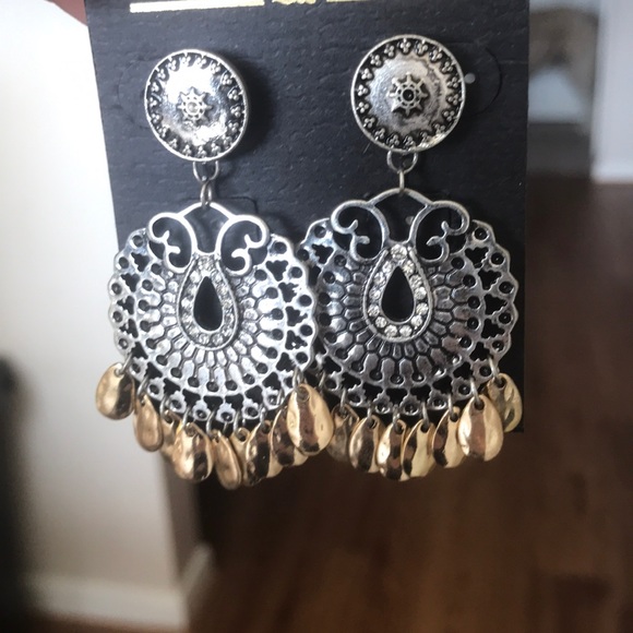 Francesca’s gold and silver dangle earrings - Picture 3 of 3
